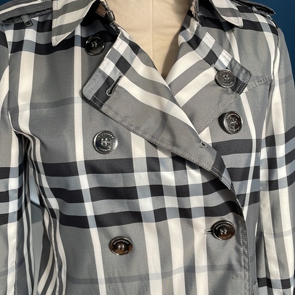 Burberry rain coat - Picture 2 of 6